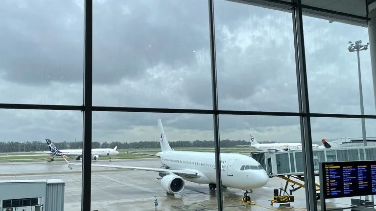 Illustration for: Taiwan Cuts 931 Flights as Storm Passes
